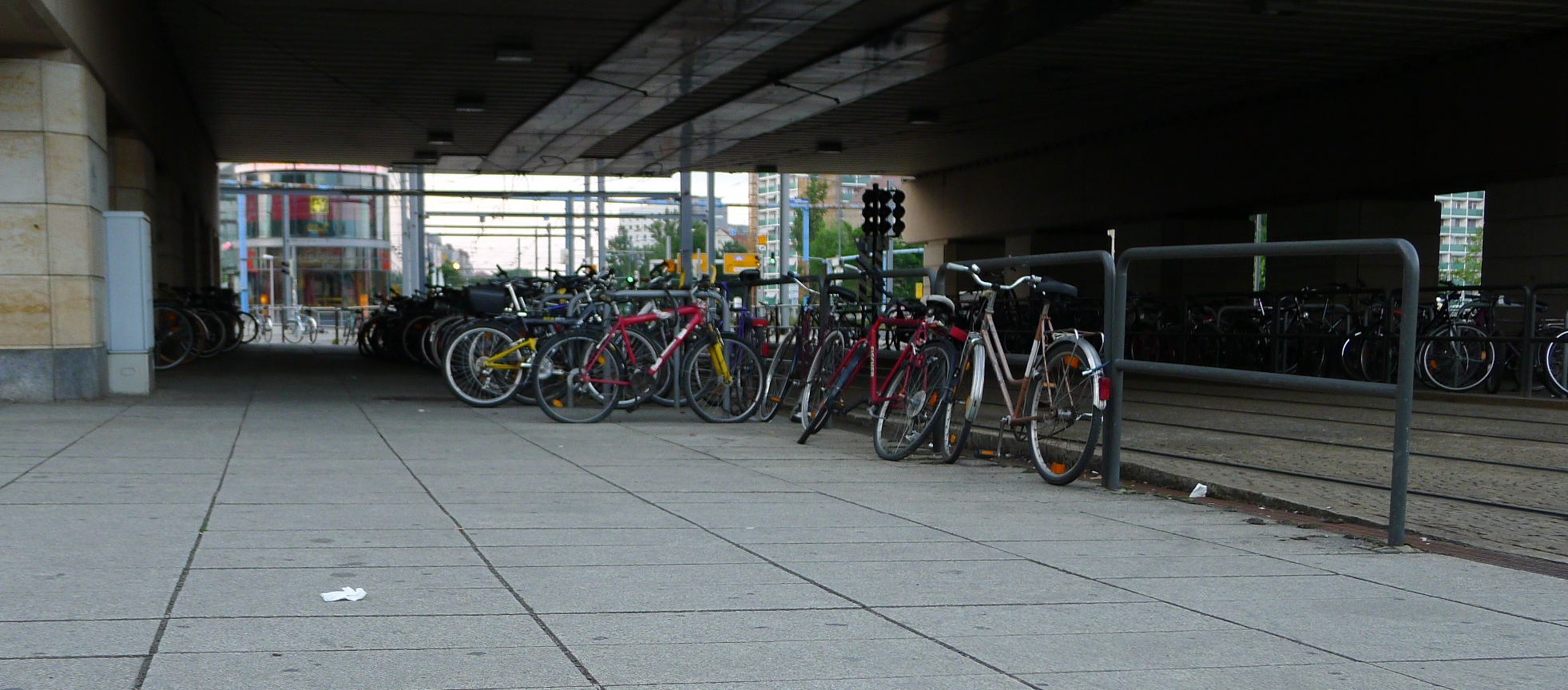 Fahrradparkplatzmangel Hbf (c) ADFC