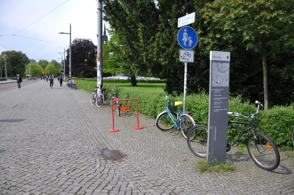 Albertplatz Fahrradbügel (c) ADFC