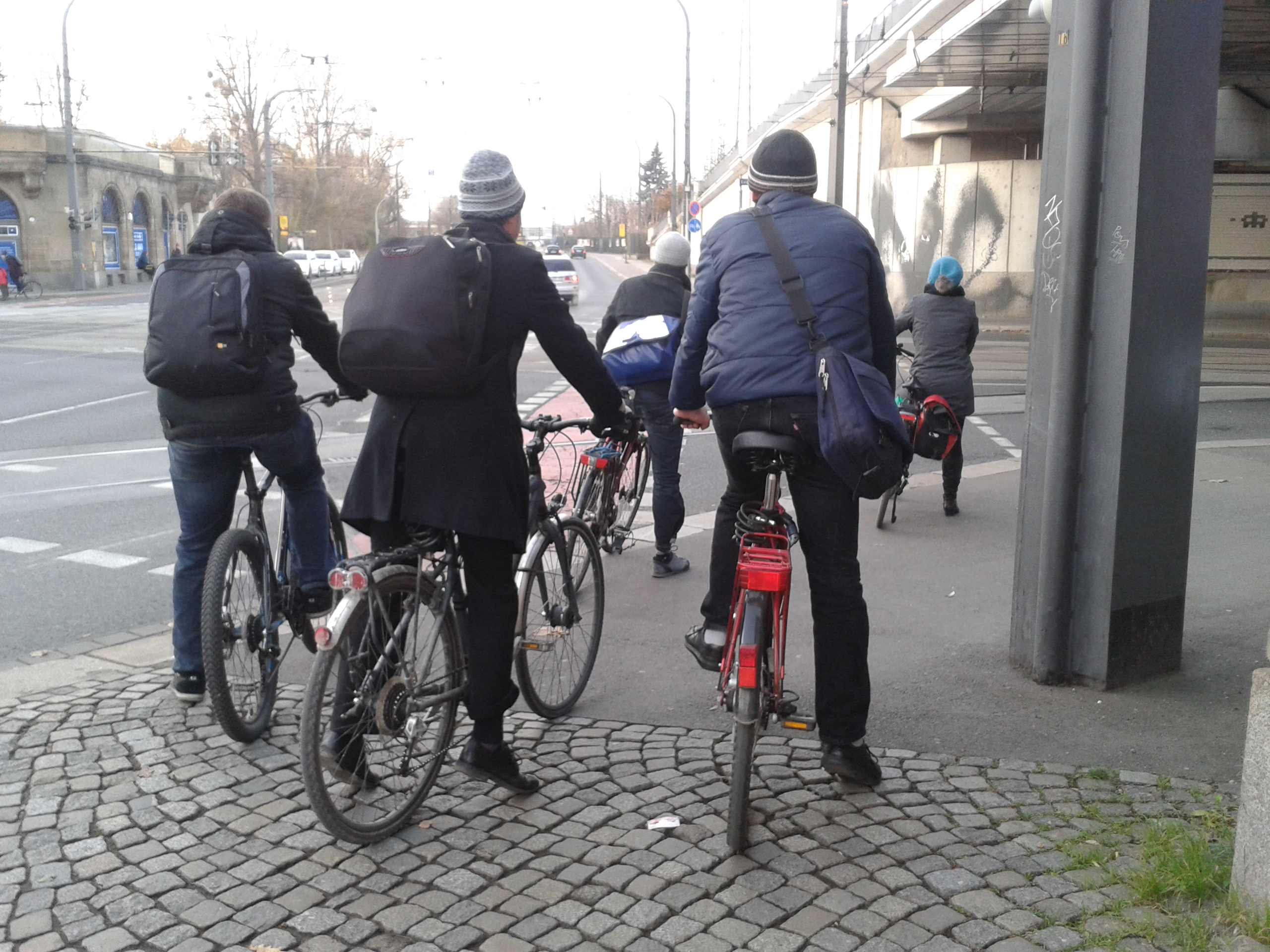 Radfahrer an Kreuzung Antonstraße/Leipziger Straße