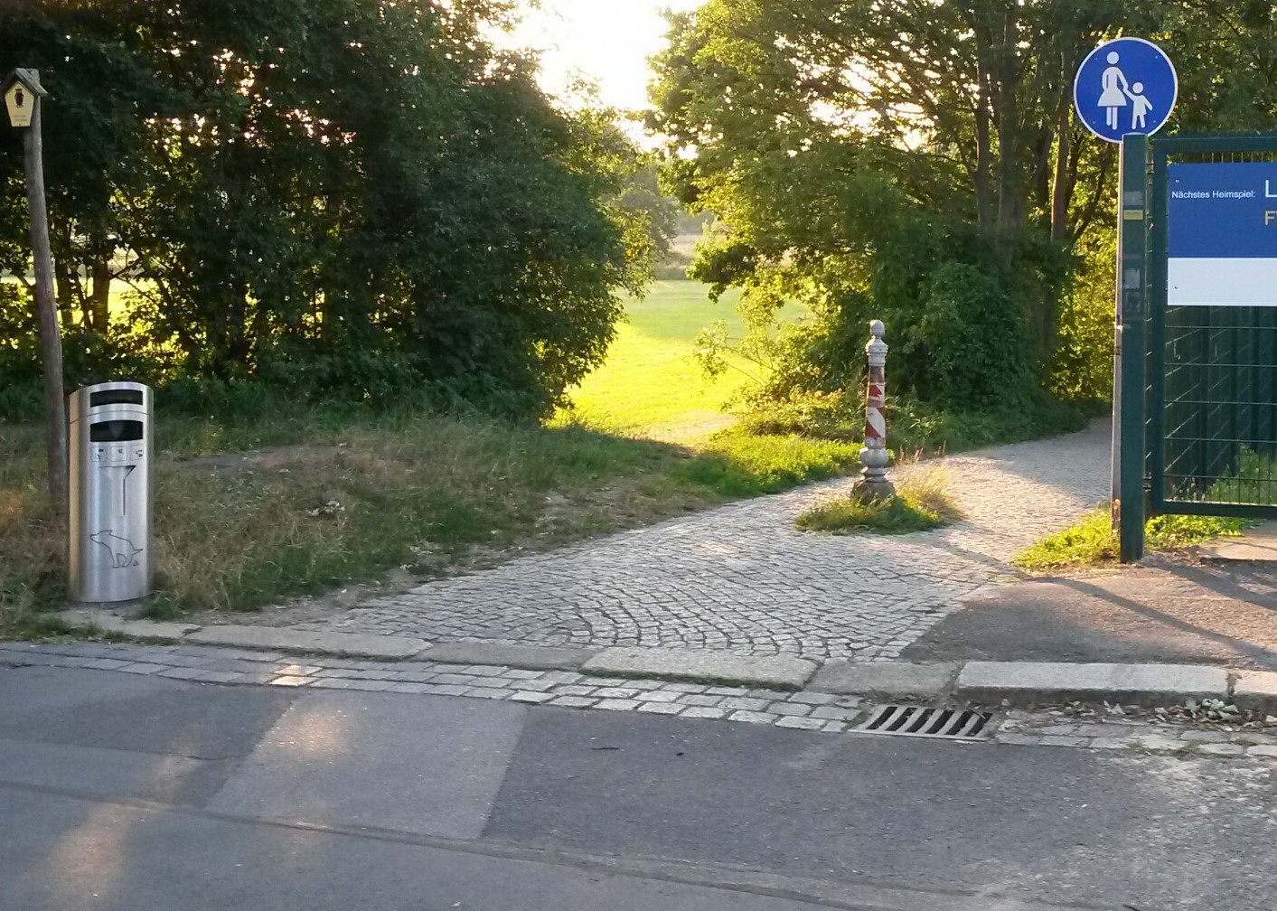 Zufahrt Steirische Straße, bis vor wenigen Tagen für Fußgänger UND Radfahrer