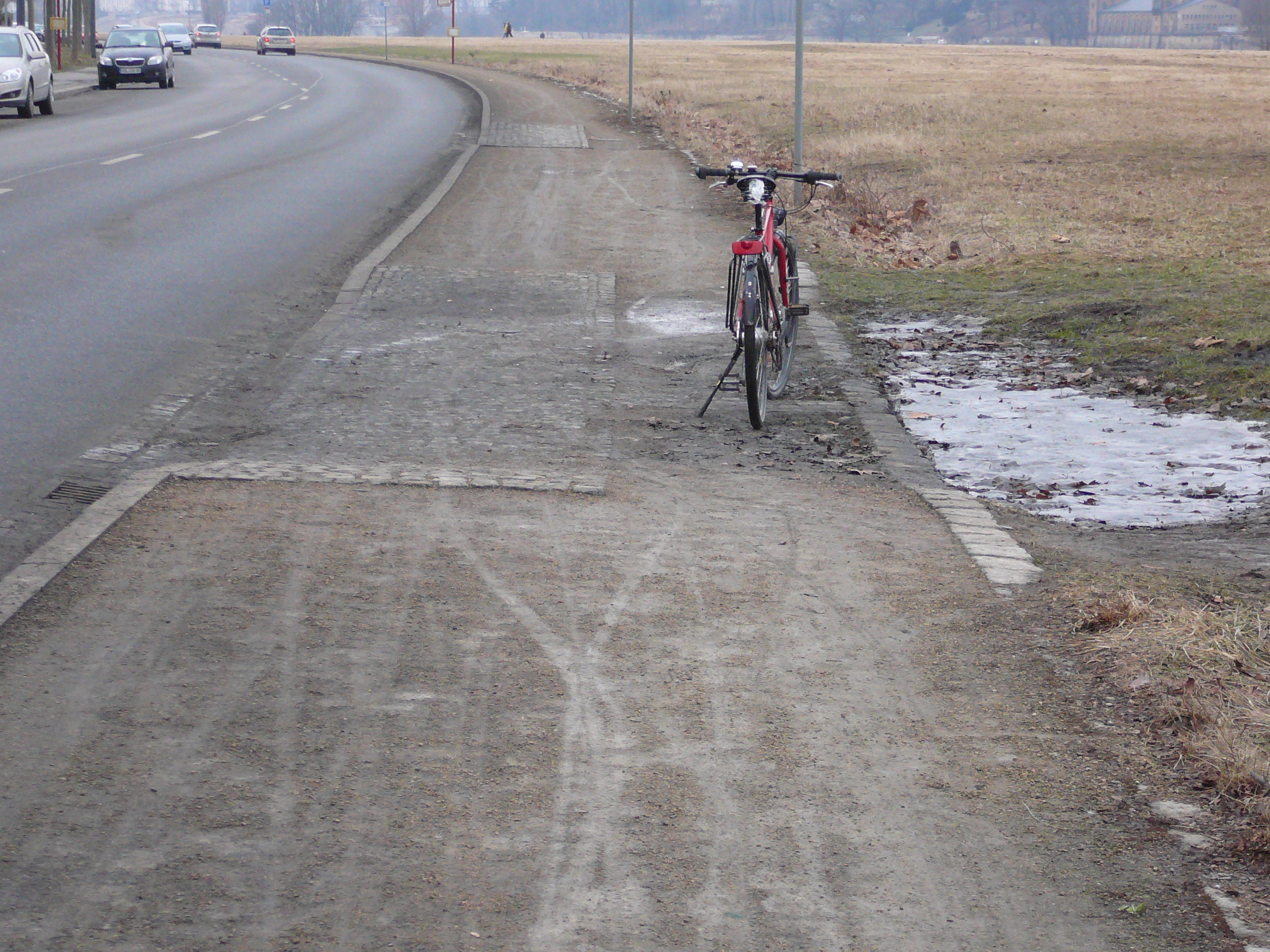 Neugebauter Mangel: Käthe-Kollwitz-Ufer